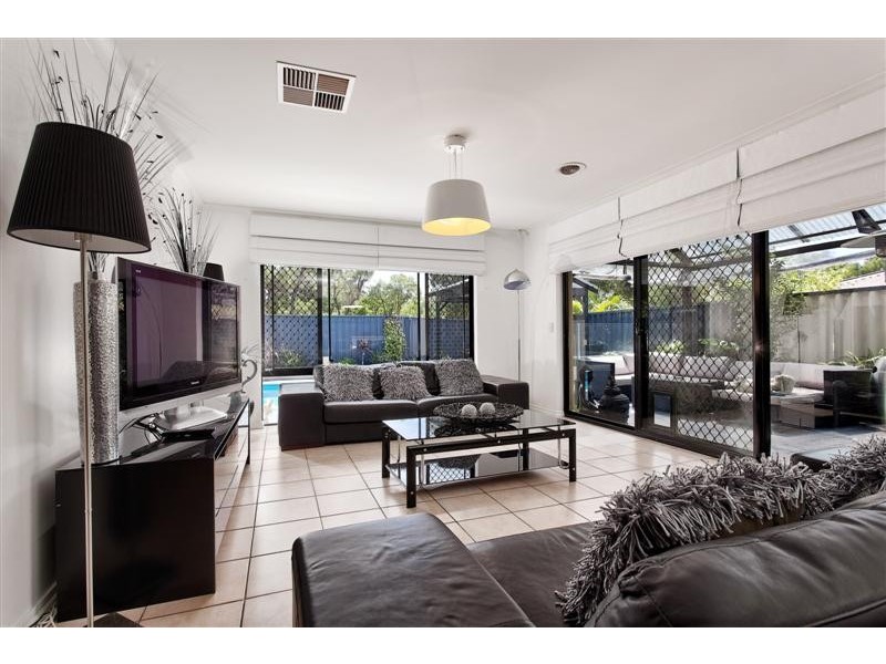 44 Paddington Court, Bibra Lake WA 6163