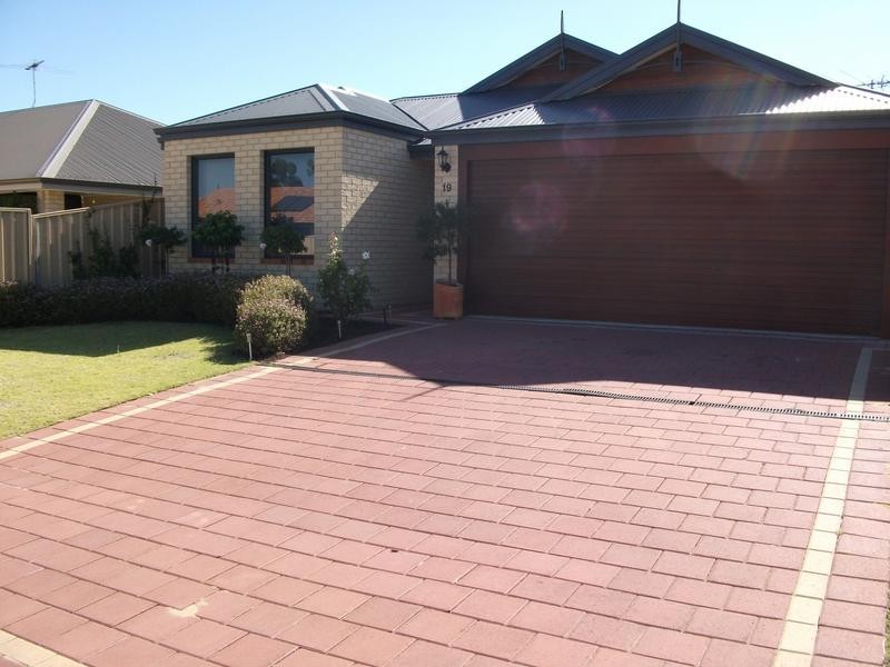 19 Dewsbury Drive, Bertram WA 6167
