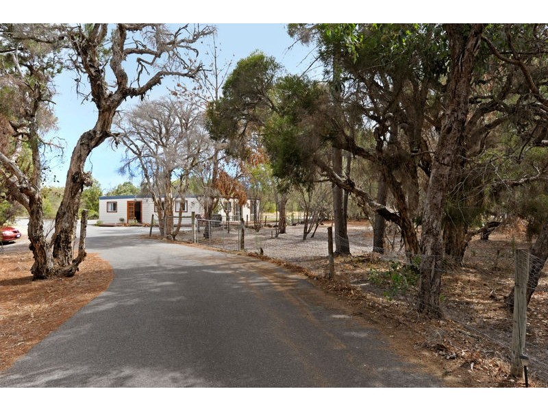 16 Grant Place, Banjup WA 6164