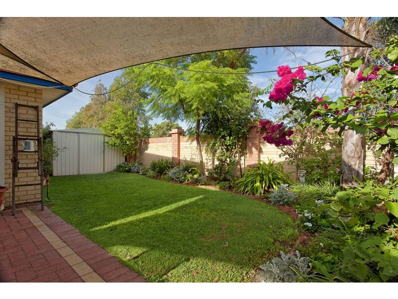 27 Bramley Way, Bibra Lake WA 6163