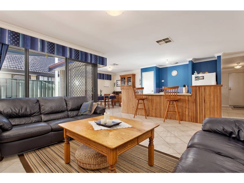 27 Bramley Way, Bibra Lake WA 6163