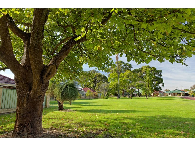 27 Bramley Way, Bibra Lake WA 6163