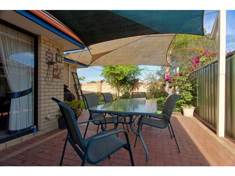 27 Bramley Way, Bibra Lake WA 6163