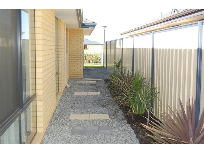6 Grenada Lane, Success WA 6164