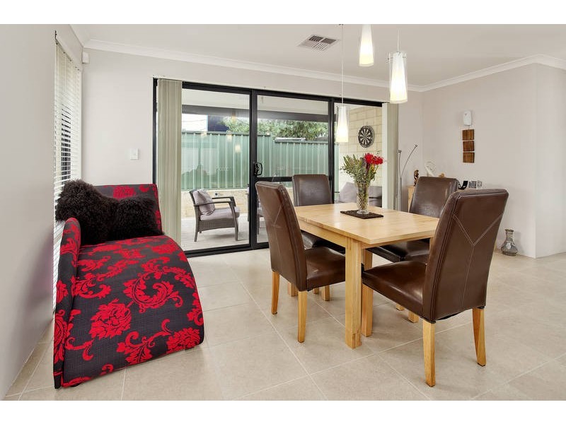 12a Oldham Crescent, Hilton WA 6163