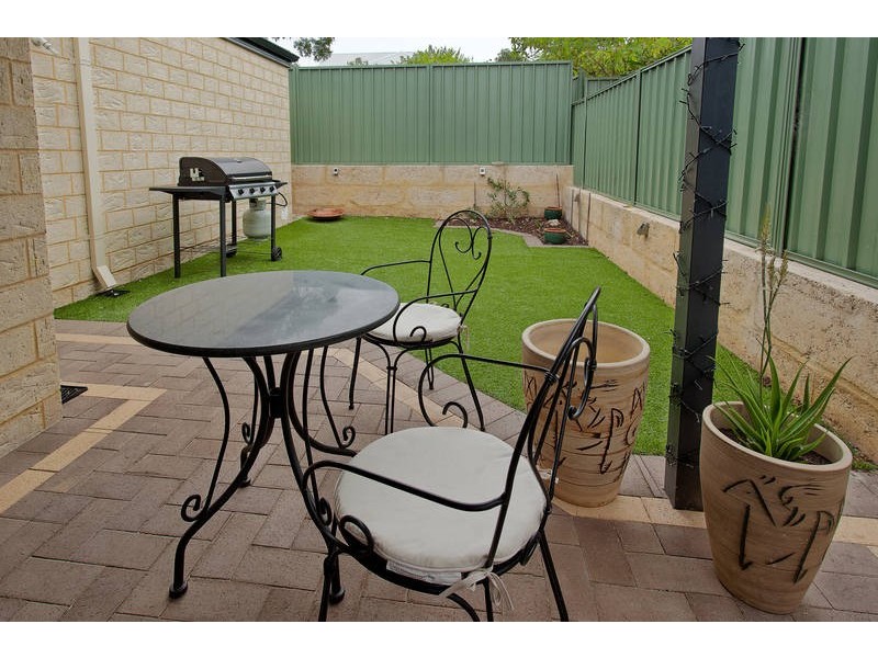 12a Oldham Crescent, Hilton WA 6163