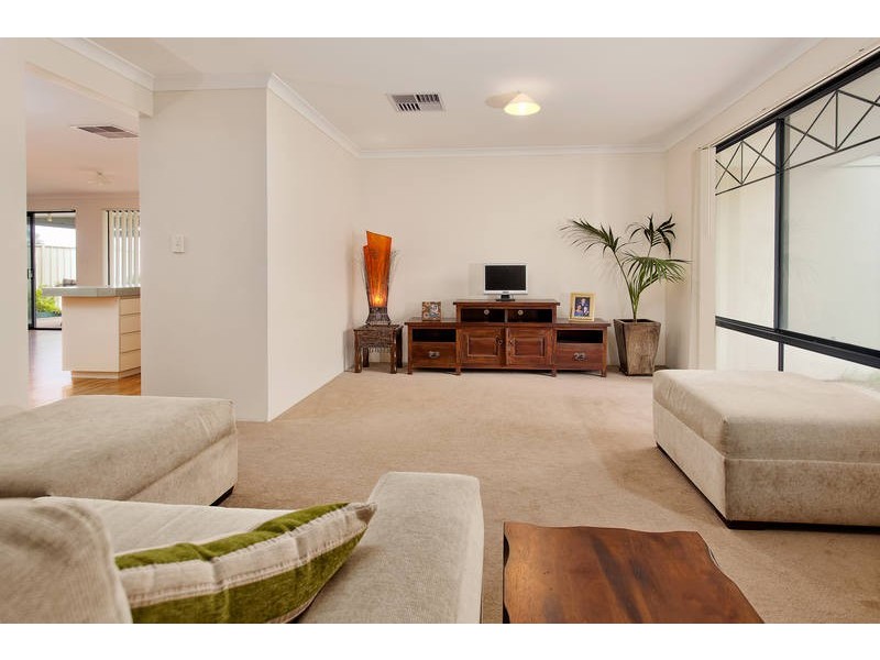 1 Ledden Court, Success WA 6164