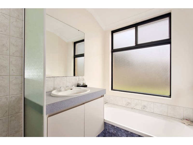 1 Ledden Court, Success WA 6164