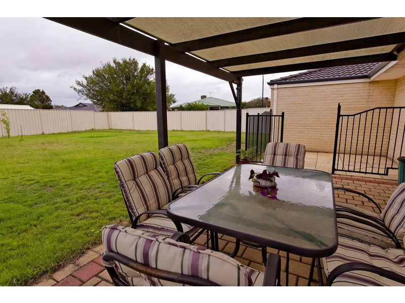 1 Ledden Court, Success WA 6164