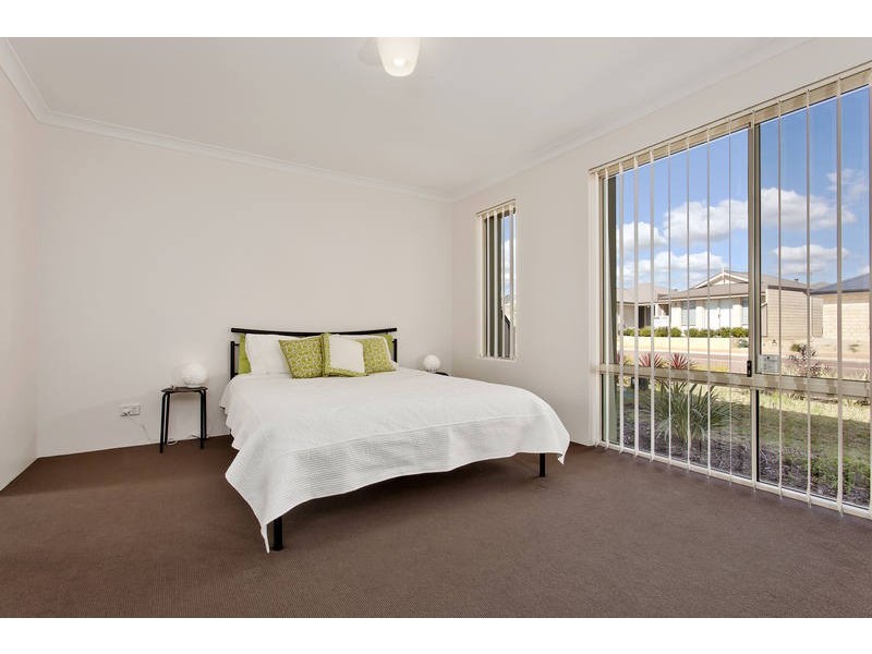 18 Teocote Crescent, Aubin Grove WA 6164