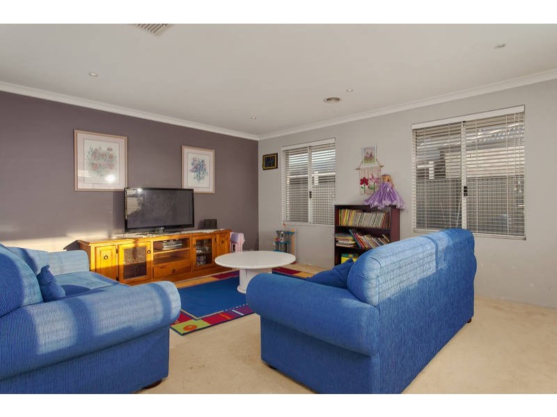 5 Ennerdale Blvd, Waikiki WA 6169