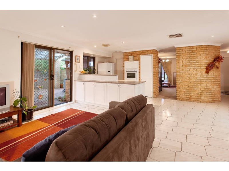 1 Barcombe Way, Leeming WA 6149