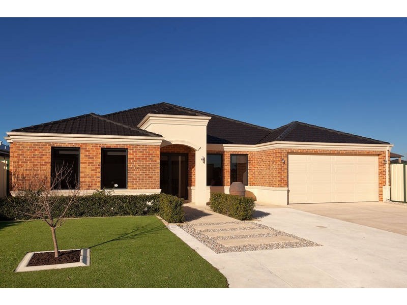 15 Staaten St, Hammond Park WA 6164