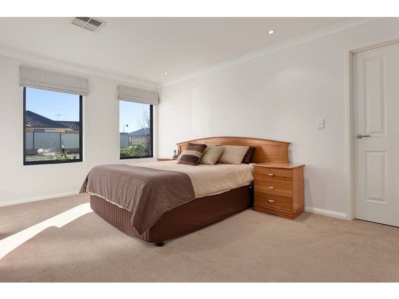 15 Staaten St, Hammond Park WA 6164