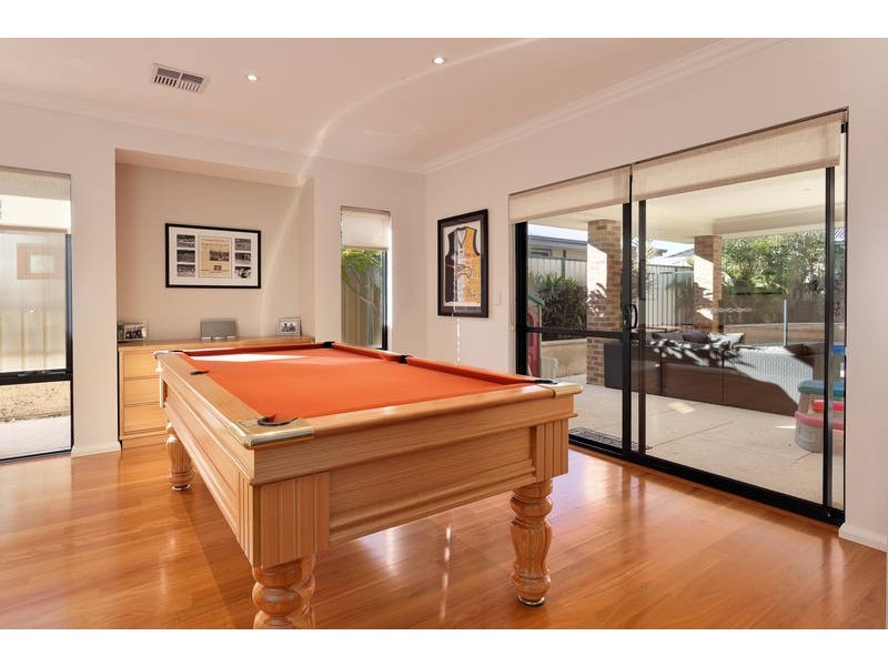 15 Staaten St, Hammond Park WA 6164