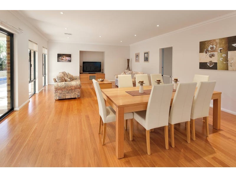 15 Staaten St, Hammond Park WA 6164