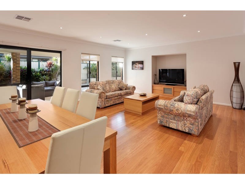 15 Staaten St, Hammond Park WA 6164