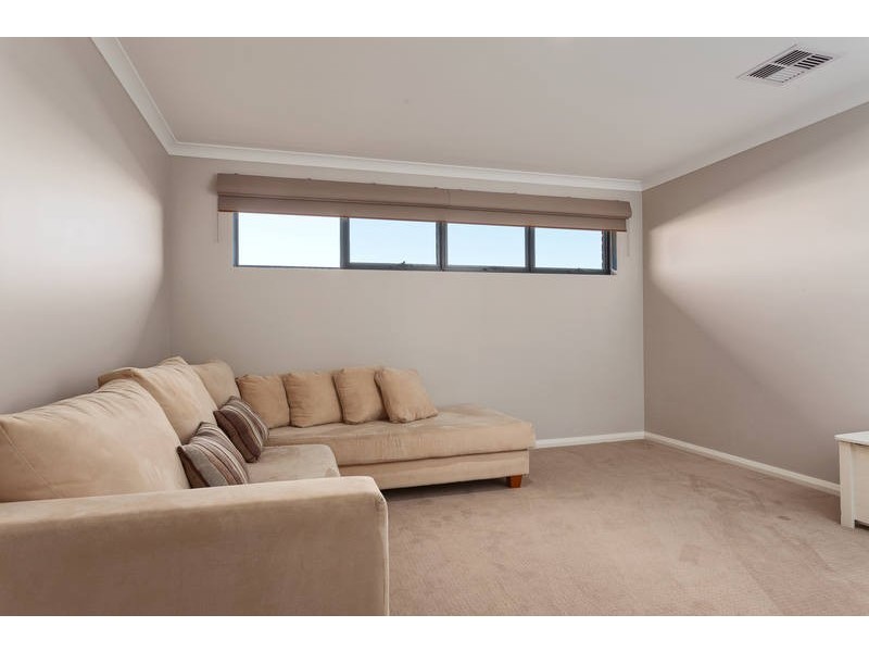 15 Staaten St, Hammond Park WA 6164