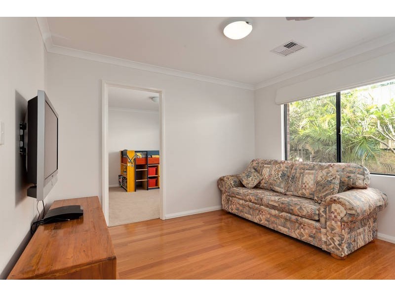 15 Staaten St, Hammond Park WA 6164