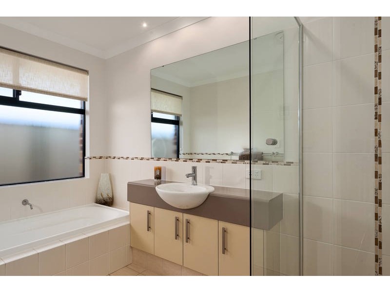 15 Staaten St, Hammond Park WA 6164