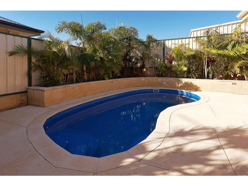 15 Staaten St, Hammond Park WA 6164