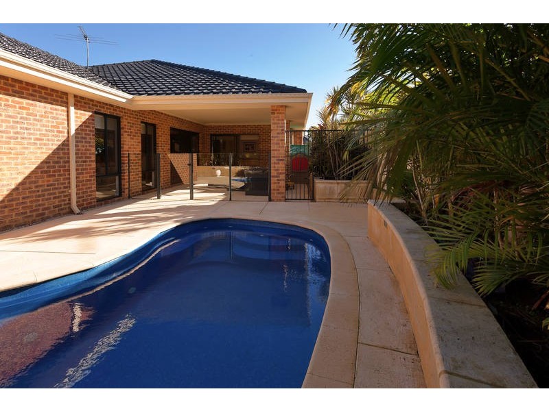 15 Staaten St, Hammond Park WA 6164