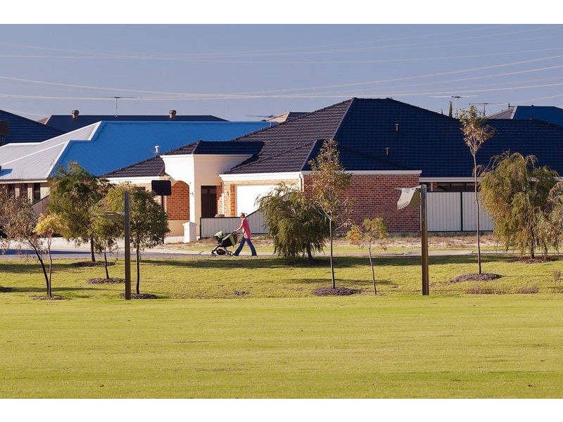 15 Staaten St, Hammond Park WA 6164