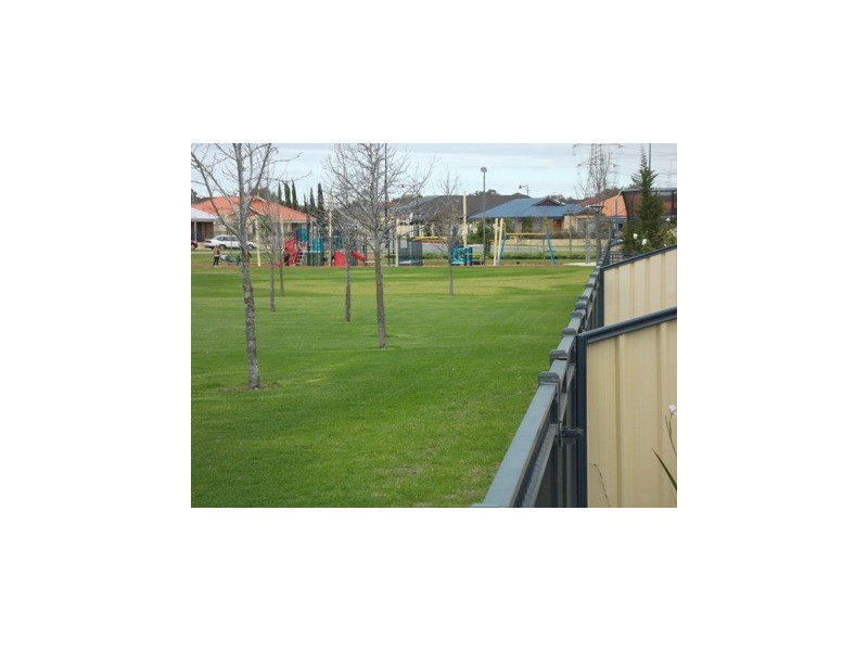 1 Brock Lane, Success WA 6164