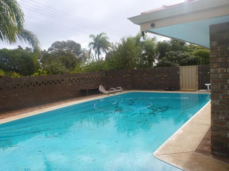 15a Monterey Crt, Kardinya WA 6163