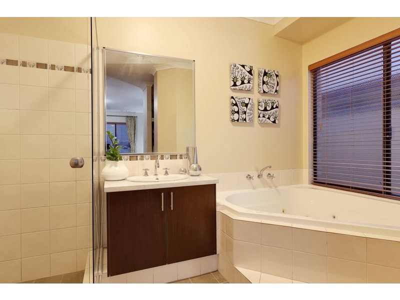 2 Minter Way, Aubin Grove WA 6164