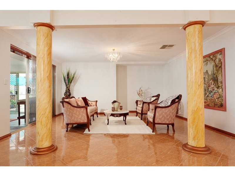 27 Savannah Circuit, Success WA 6164