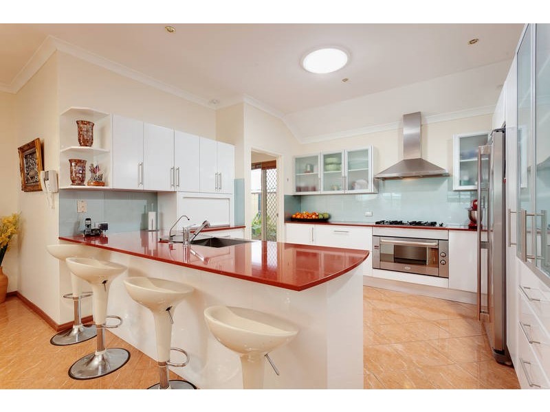 27 Savannah Circuit, Success WA 6164