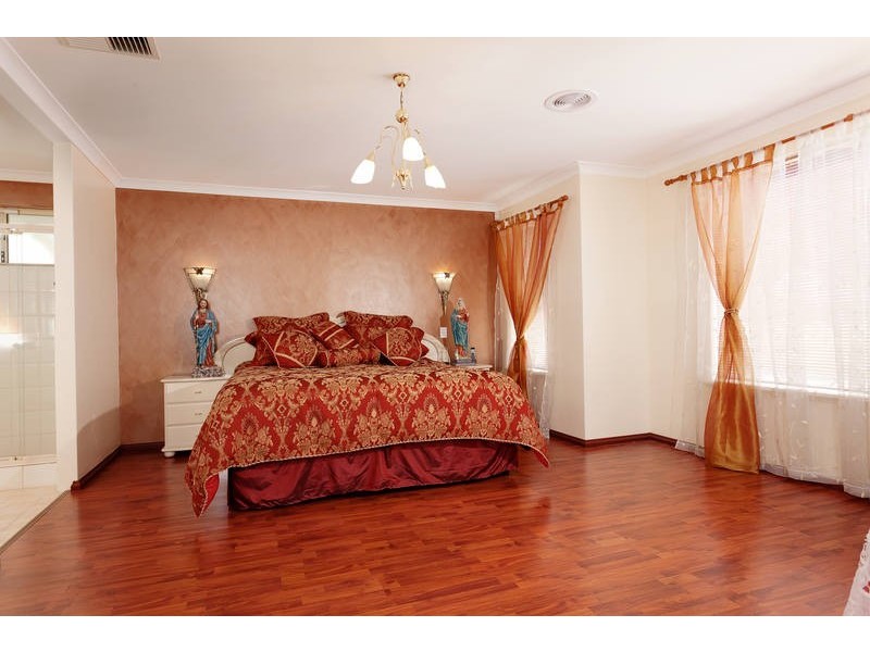 27 Savannah Circuit, Success WA 6164