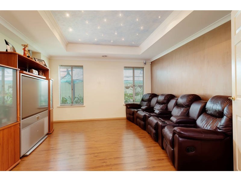 27 Savannah Circuit, Success WA 6164