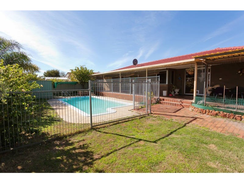 5 Harrow Place, Parkwood WA 6147