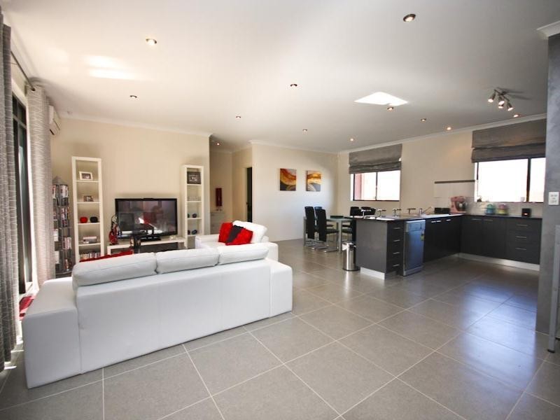 4 Neo Drive, Seville Grove WA 6112