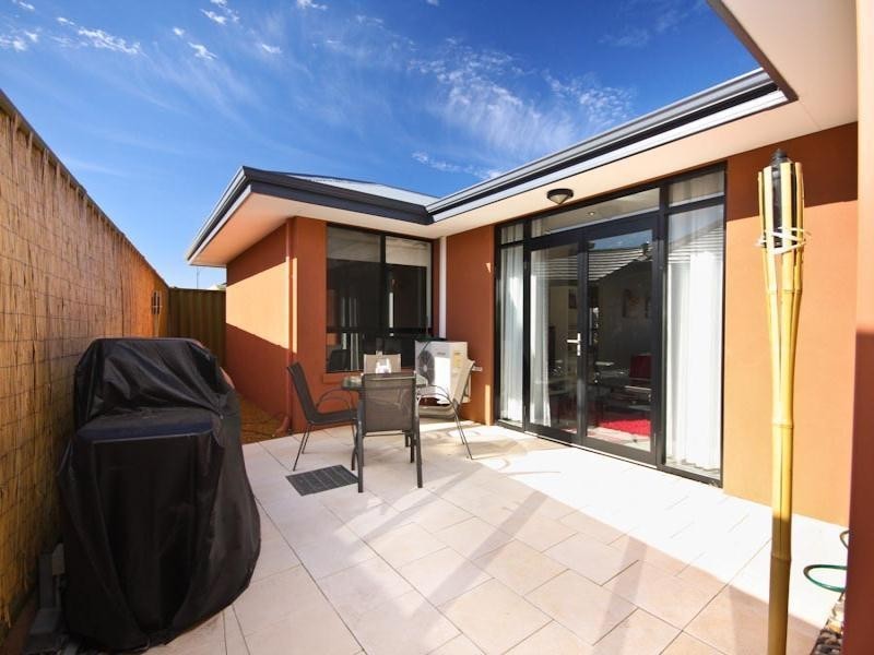 4 Neo Drive, Seville Grove WA 6112