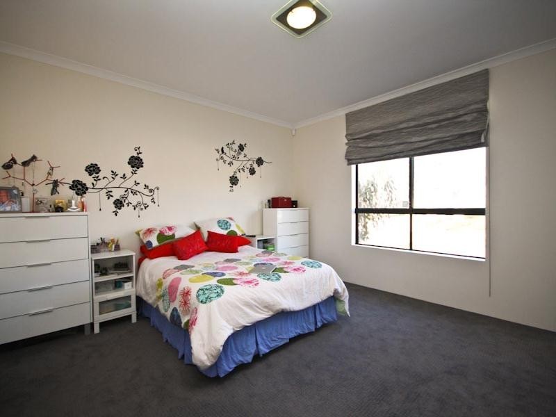 4 Neo Drive, Seville Grove WA 6112