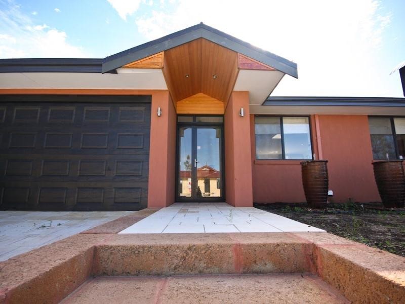 4 Neo Drive, Seville Grove WA 6112