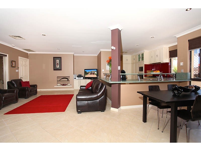 34 Le Souef Drive, Kardinya WA 6163