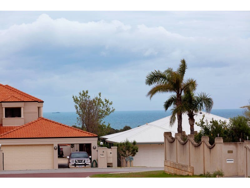 8 Charlotte View, Coogee WA 6166