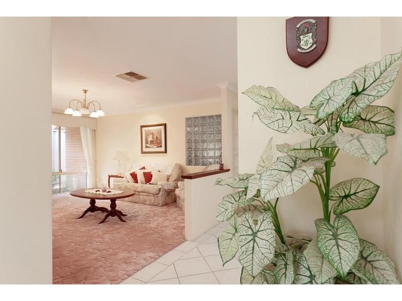 22 Fairmount Close, Bibra Lake WA 6163