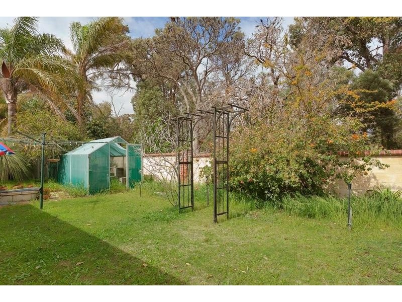 22 Fairmount Close, Bibra Lake WA 6163