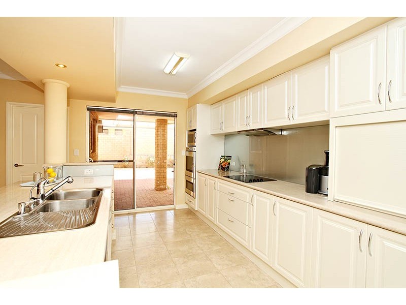 2 Baton Rouge Drive, Mindarie WA 6030