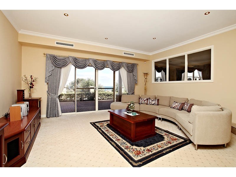 2 Baton Rouge Drive, Mindarie WA 6030