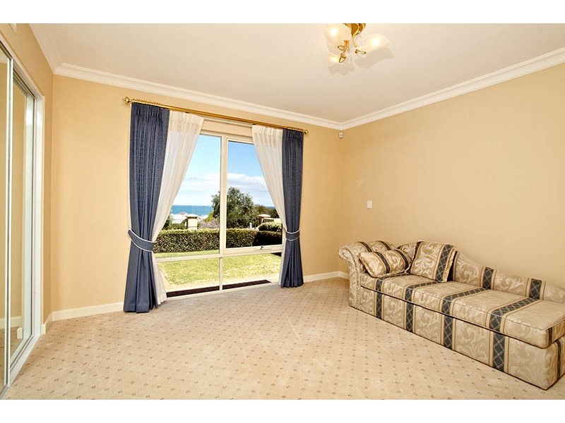2 Baton Rouge Drive, Mindarie WA 6030