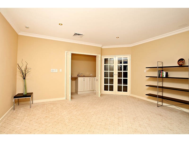 2 Baton Rouge Drive, Mindarie WA 6030