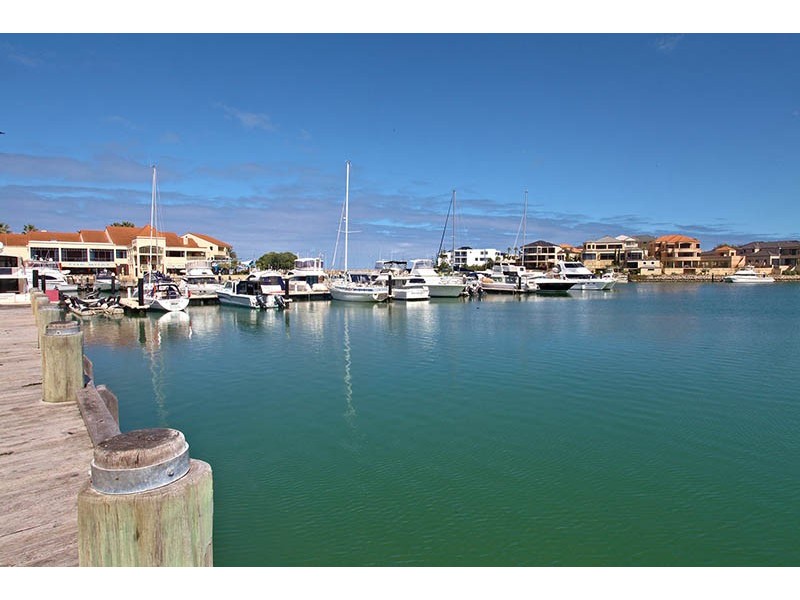2 Baton Rouge Drive, Mindarie WA 6030