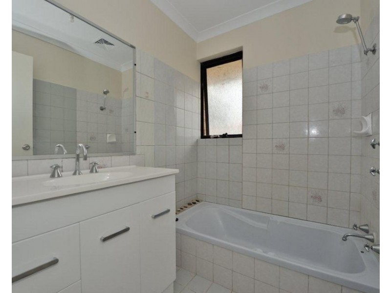 15 Chittering Place, Cooloongup WA 6168