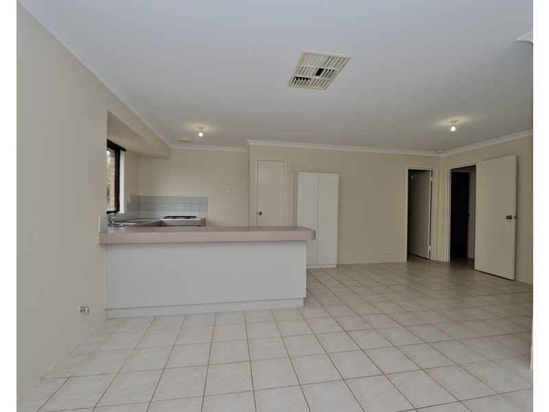 15 Chittering Place, Cooloongup WA 6168